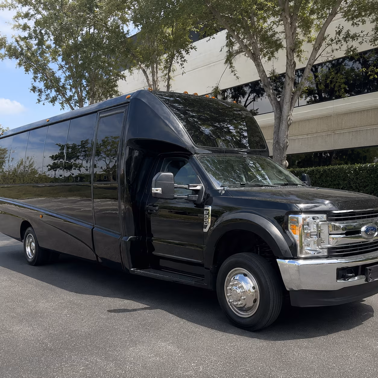 20 Passenger Party Bus Exterior