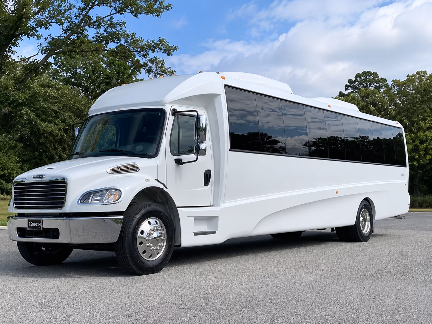 Rancho Cucamonga Birthday, Sweet 16, & Quinceañera Transportation party bus exterior