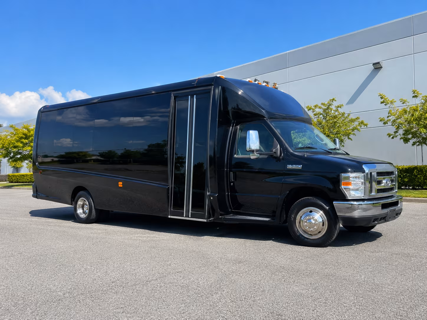 Upland Winery Tour & Pub Crawl Transportation